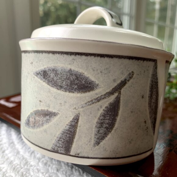 Vtg MIKASA Intaglio Nature's Breeze Gray Bowl with Lid - Picture 9 of 12